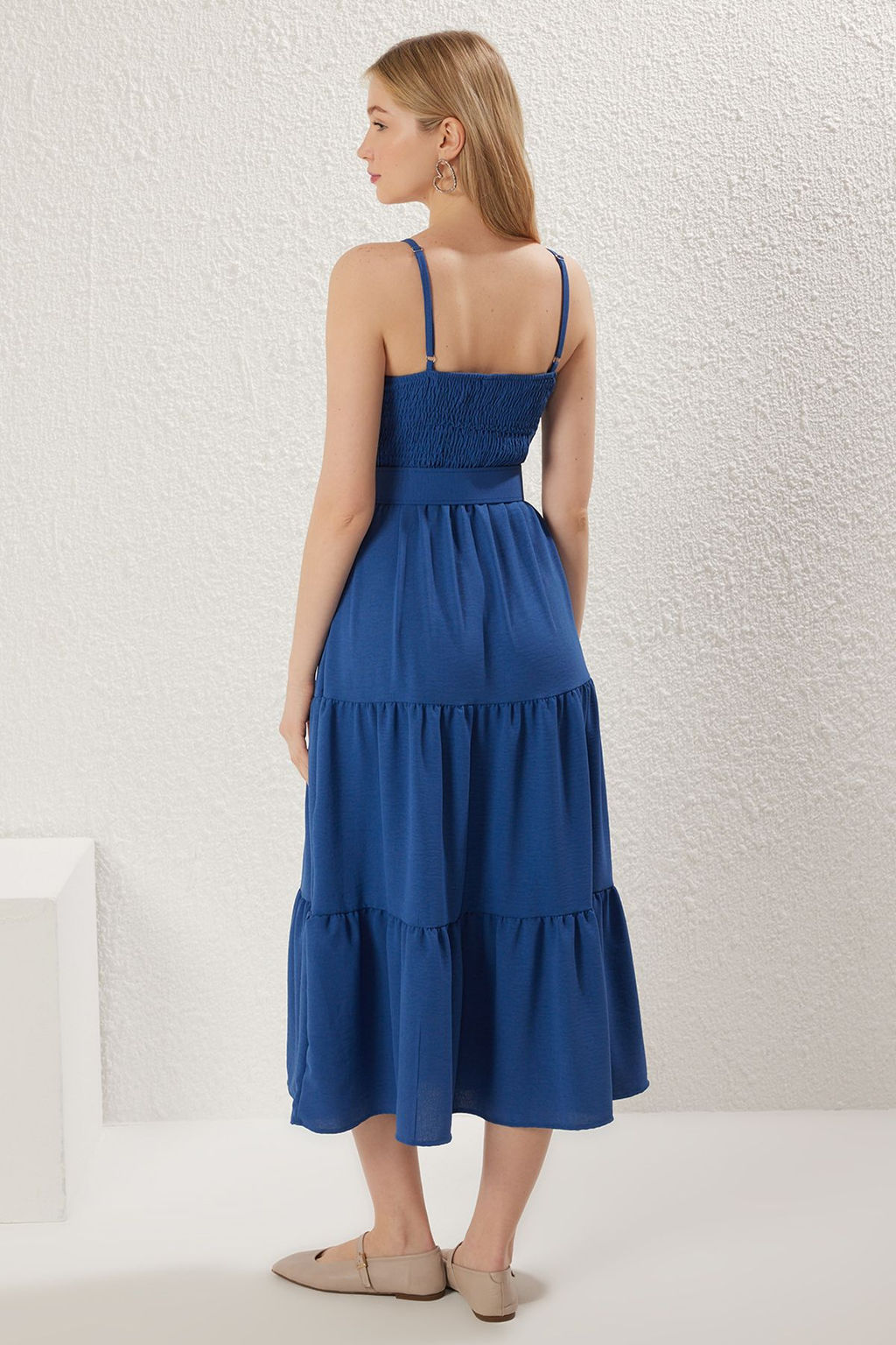 Indigo Duz Etegi Belden Ac?lan Gipeli Midi Dokuma Elbise TWOSS21EL1929