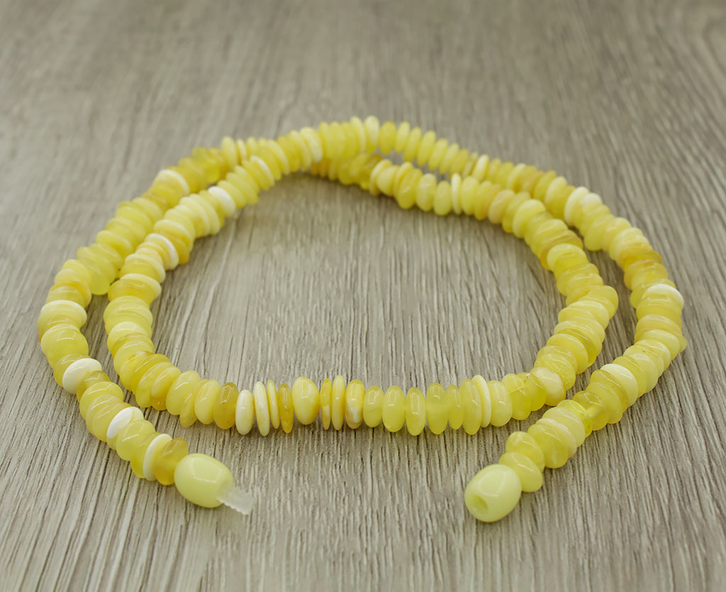 Янтарь молочный, мелкая галька, бусы длиной 51см