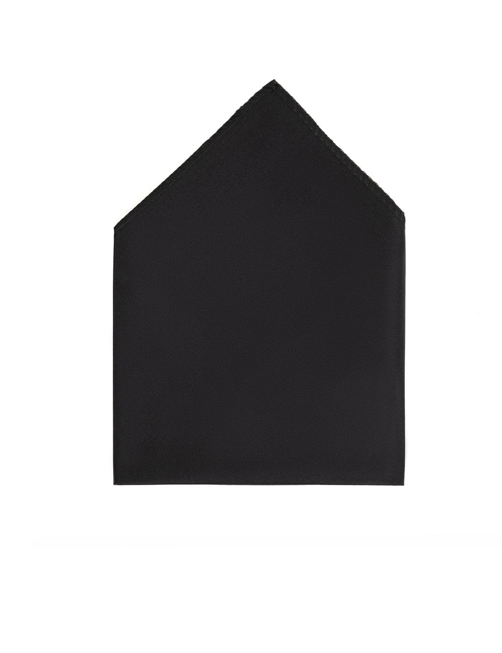 Черный костюм, галстук-бабочка и пояс