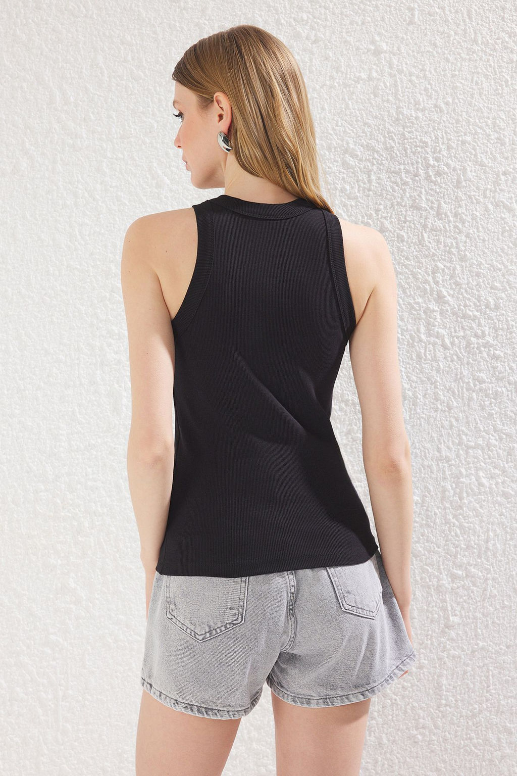 Siyah Nak?sl? Halter Yaka Regular Boy Vucuda Oturan Fitlli Esnek Orme Atlet TWOSS25AL00018