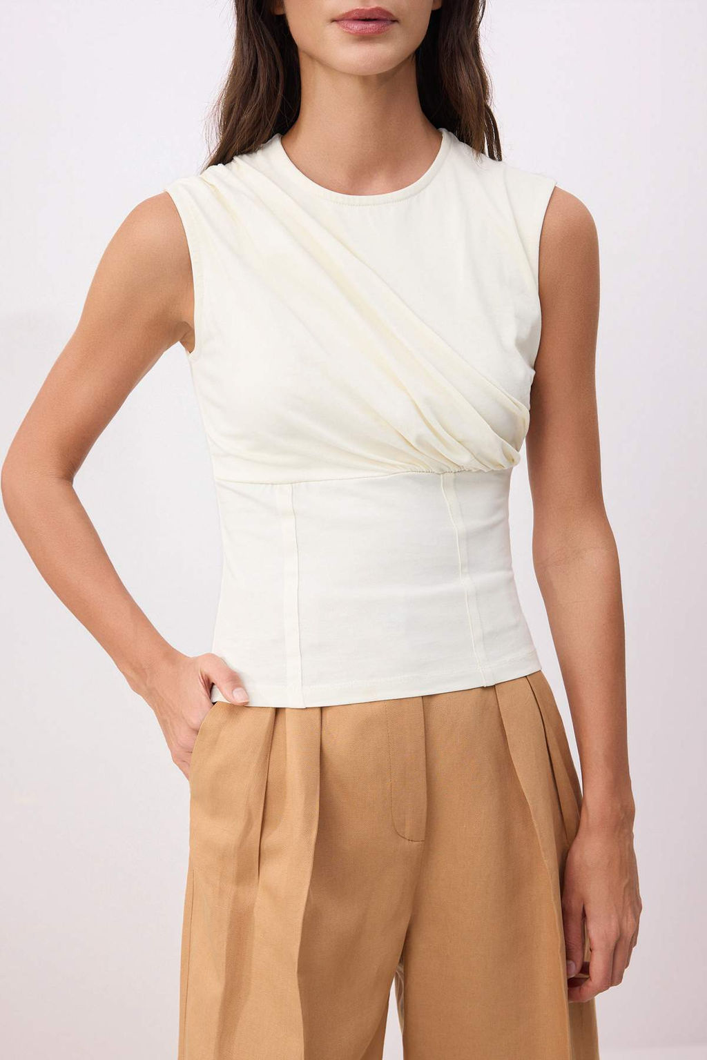 Ekru Duz Fitted Bisiklet Yaka Kolsuz Yumusak Orme Bluz TWOSS26BZ00635 - Trendyolmilla фото 3