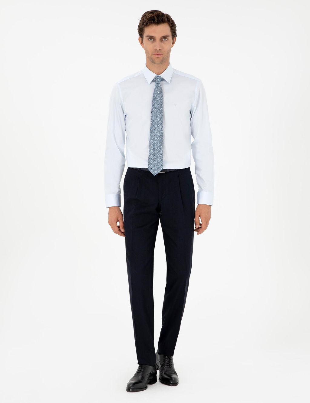 Голубая базовая рубашка зауженного кроя с длинным рукавом