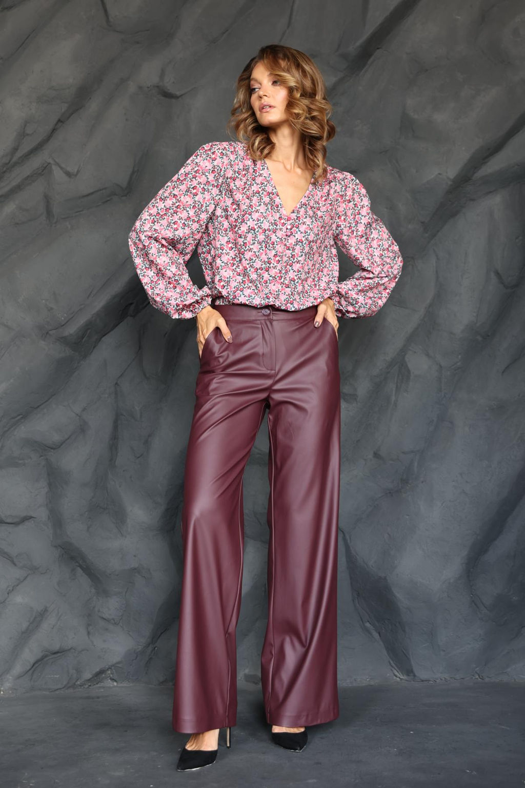 Блузка с глубоким вырезом - Looklikecat фото 3