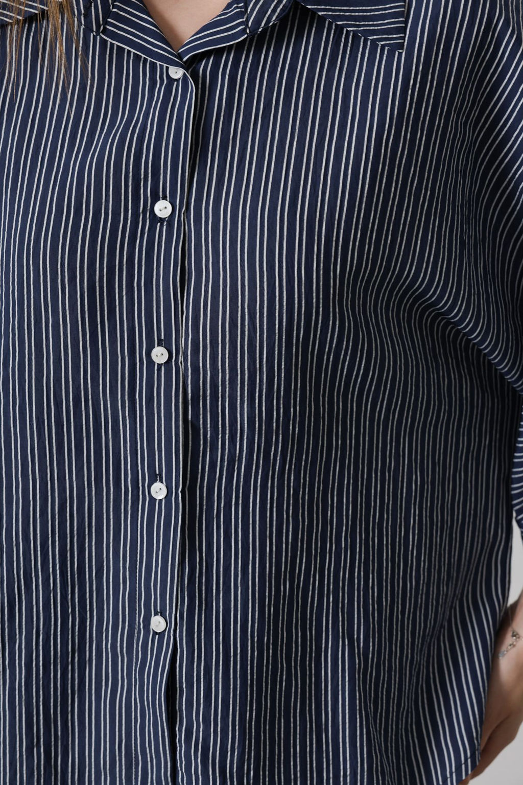 TRENDYOLMILLA Lacivert Truvakar Kol Oversize Cizgili Gomlek TWOSS25GO00062 фото 6