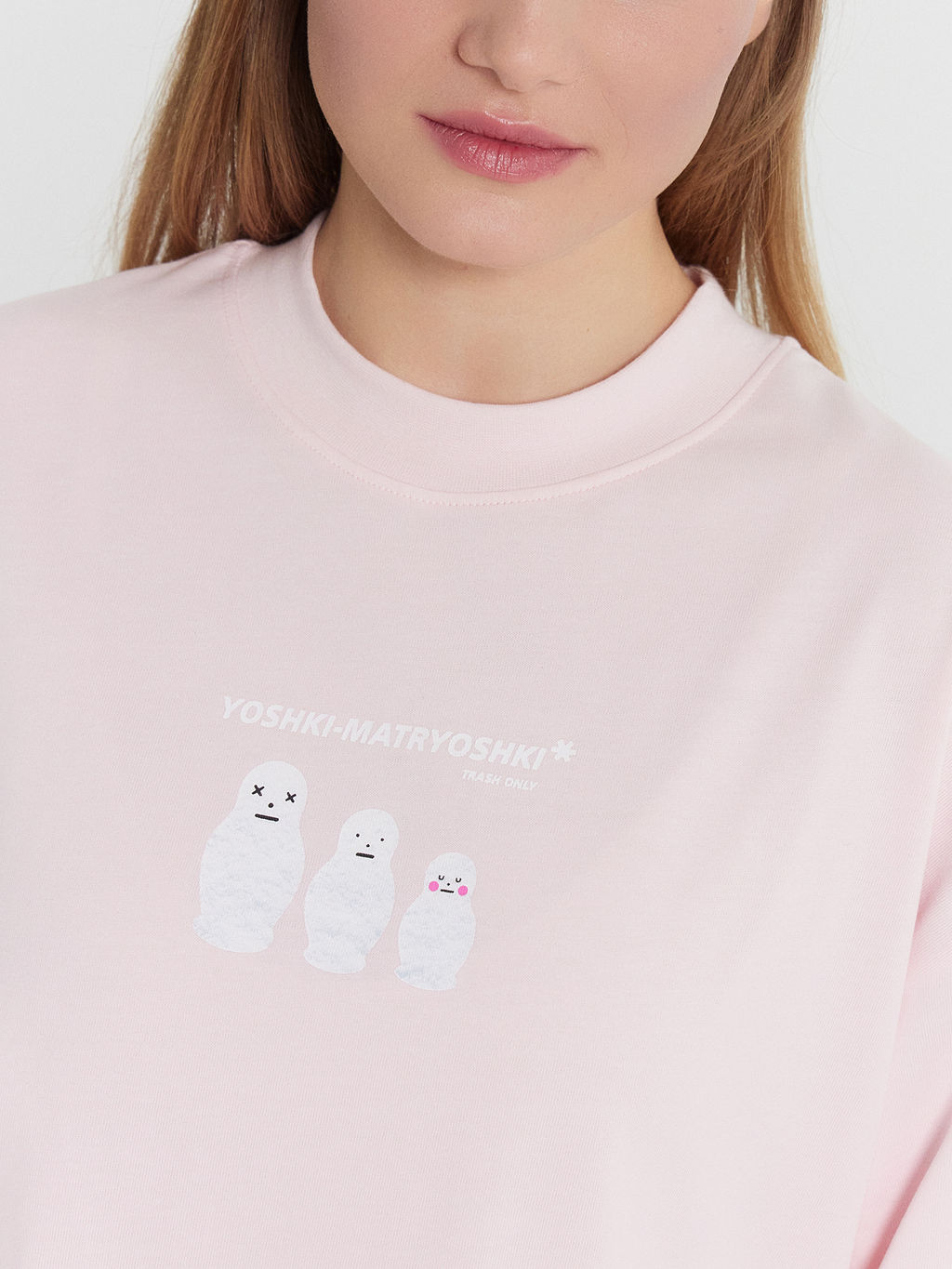 Футболка женская розовая с принтом Yoshki-Matryoshki trash only - Mark formelle фото 5