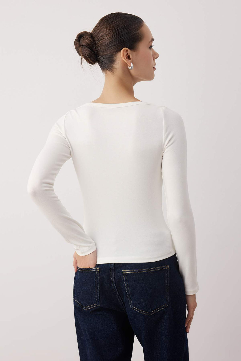 Ekru Siyah Kay?k Yaka Vucuda Oturan Esnek Orme Bluz TWOAW26BZ00072