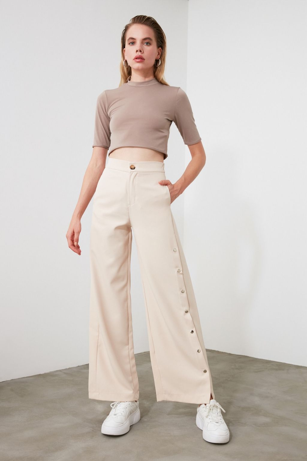 TRENDYOLMILLA Siyah Wide Leg/Genis Paca Yanlar? Dugmeli Dokuma Kumas Pantolon TWOSS20PL0398 фото 14