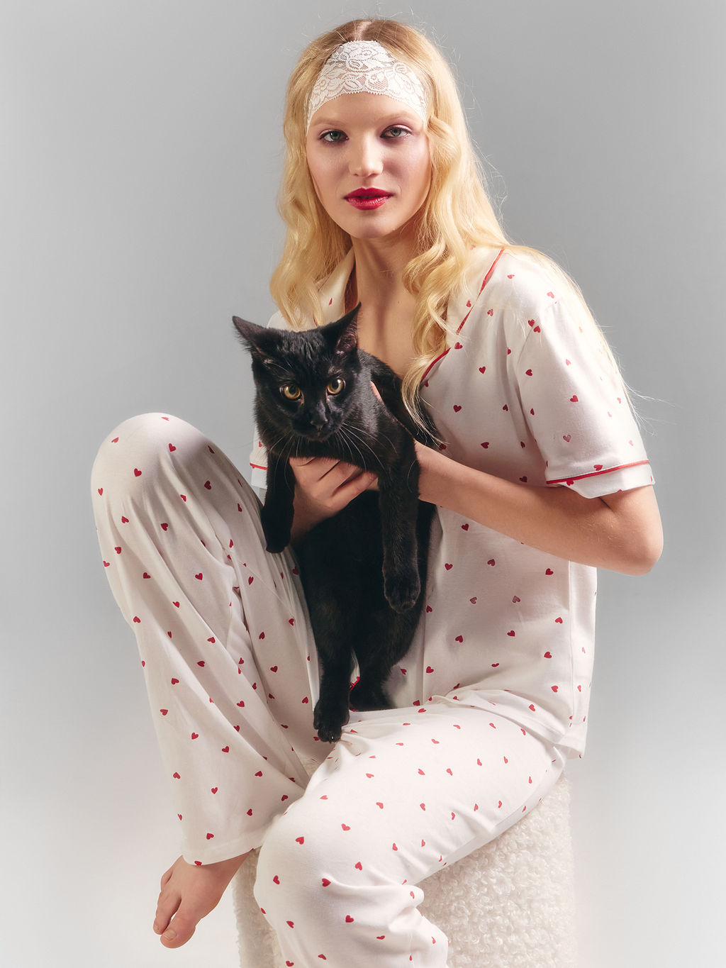 Пижама женская белая с принтом "сердечки"