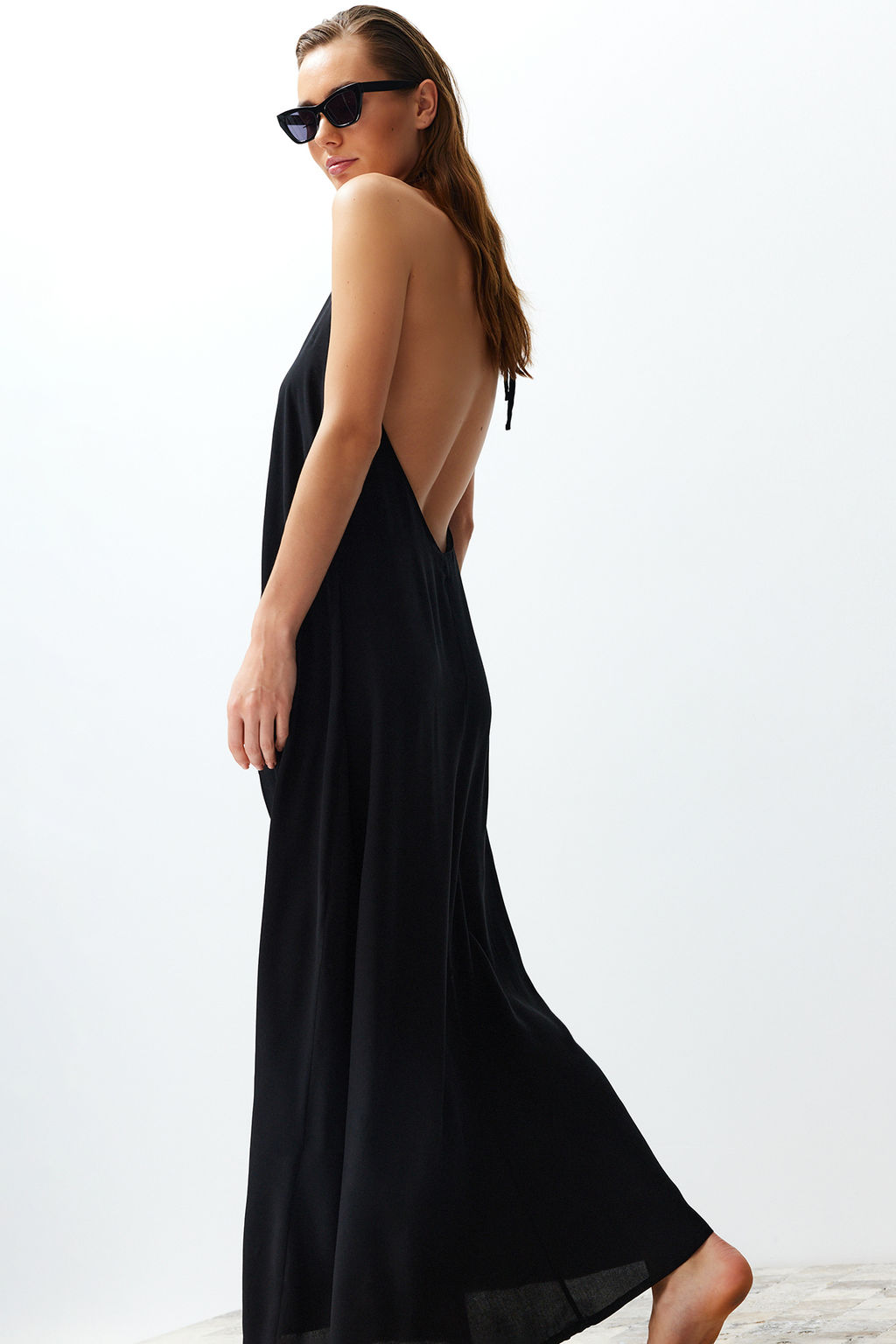 Plaj Giyim Siyah Dokuma S?rt Dekolteli Maxi Elbise TBESS24EL00022