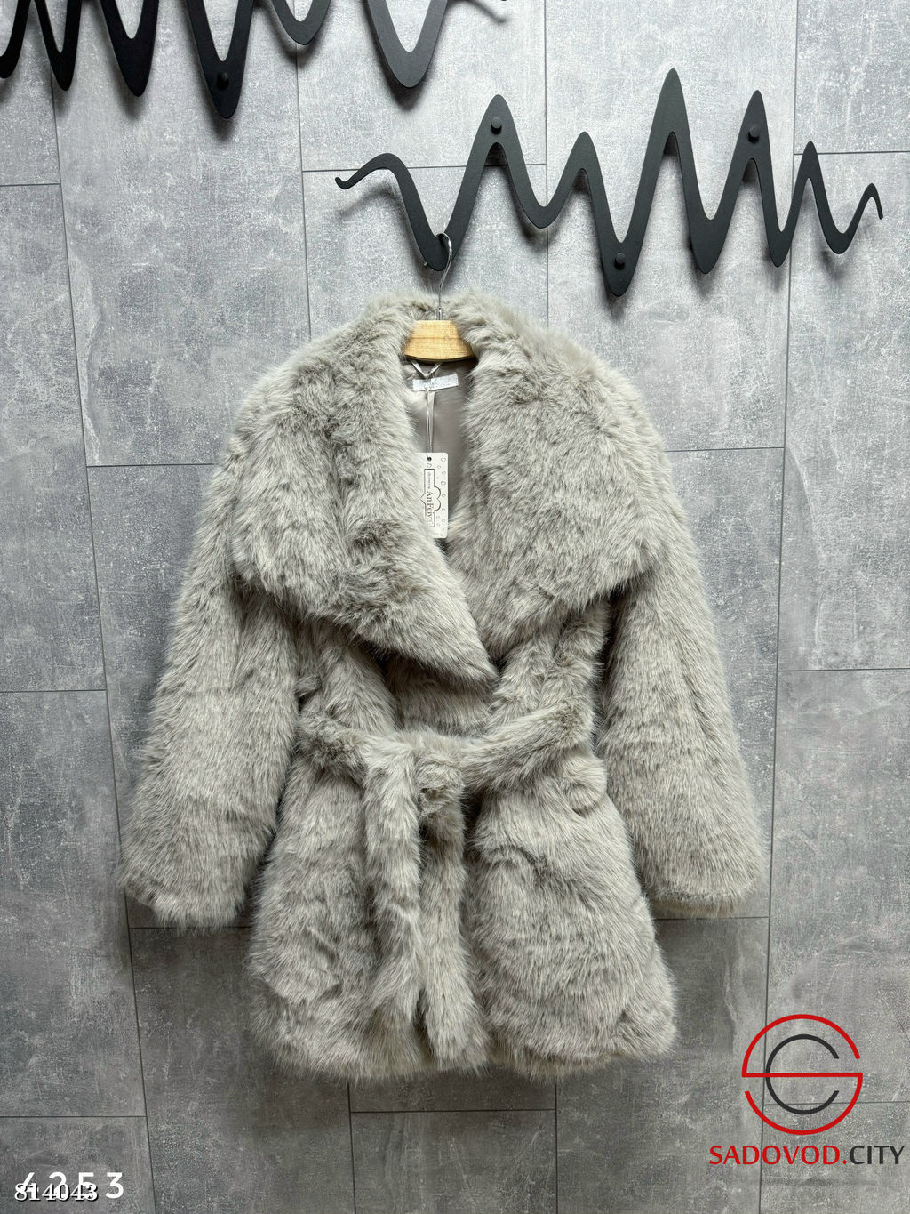Шубка из эко меха с поясом - Bruno фото 2