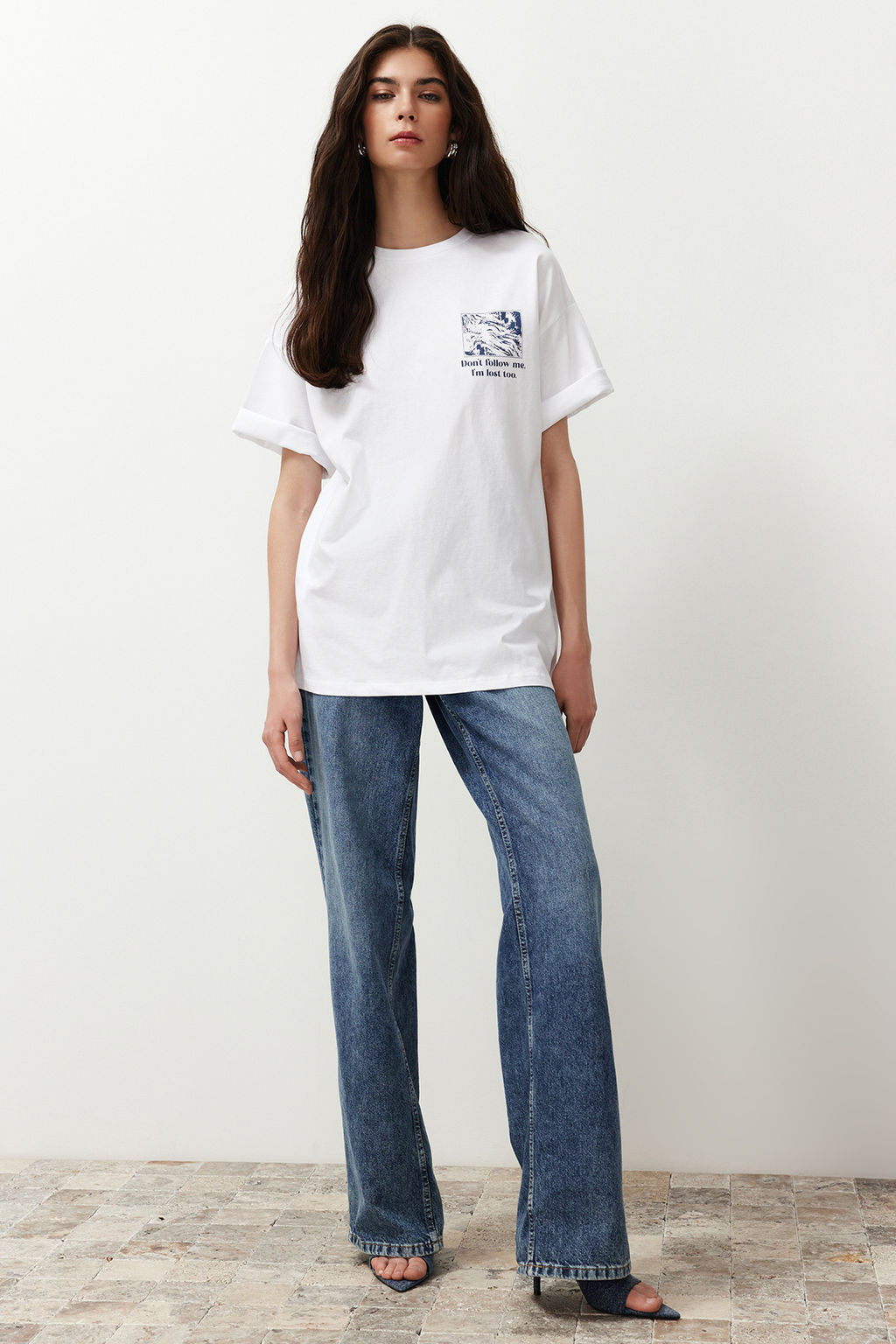 Beyaz %100 Pamuk S?rt ve On Bask?l? Oversize/Rahat Kesim Orme T-Shirt TWOSS24TS00234