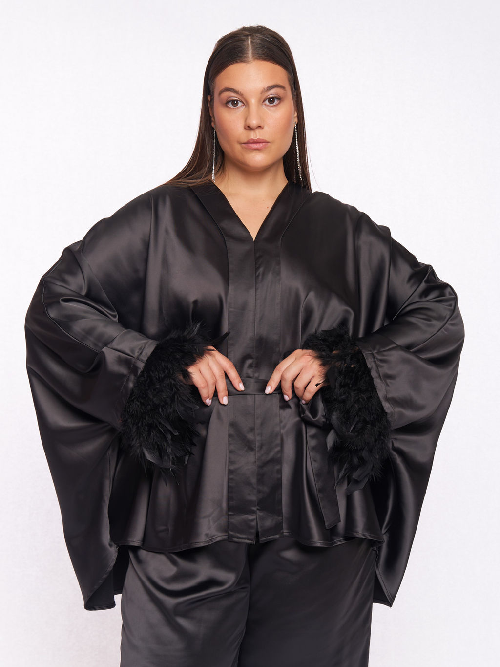 Блузка атласная с перьями TBL73637BLK01 - Артесса фото 10