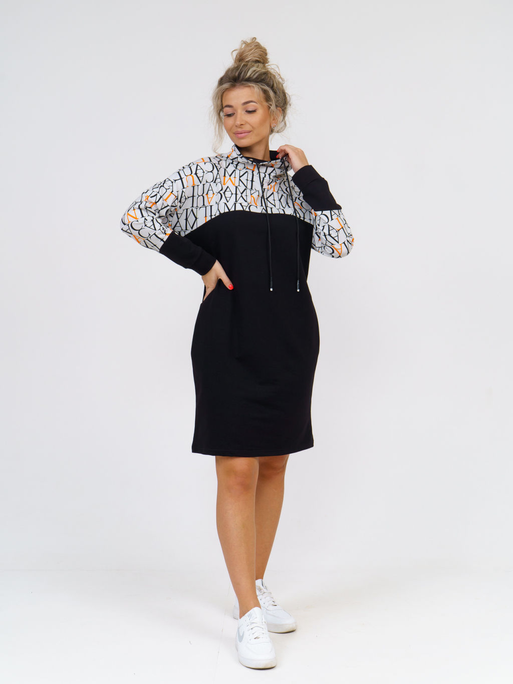 920 Платье "Черный/буквы/оранжевый"