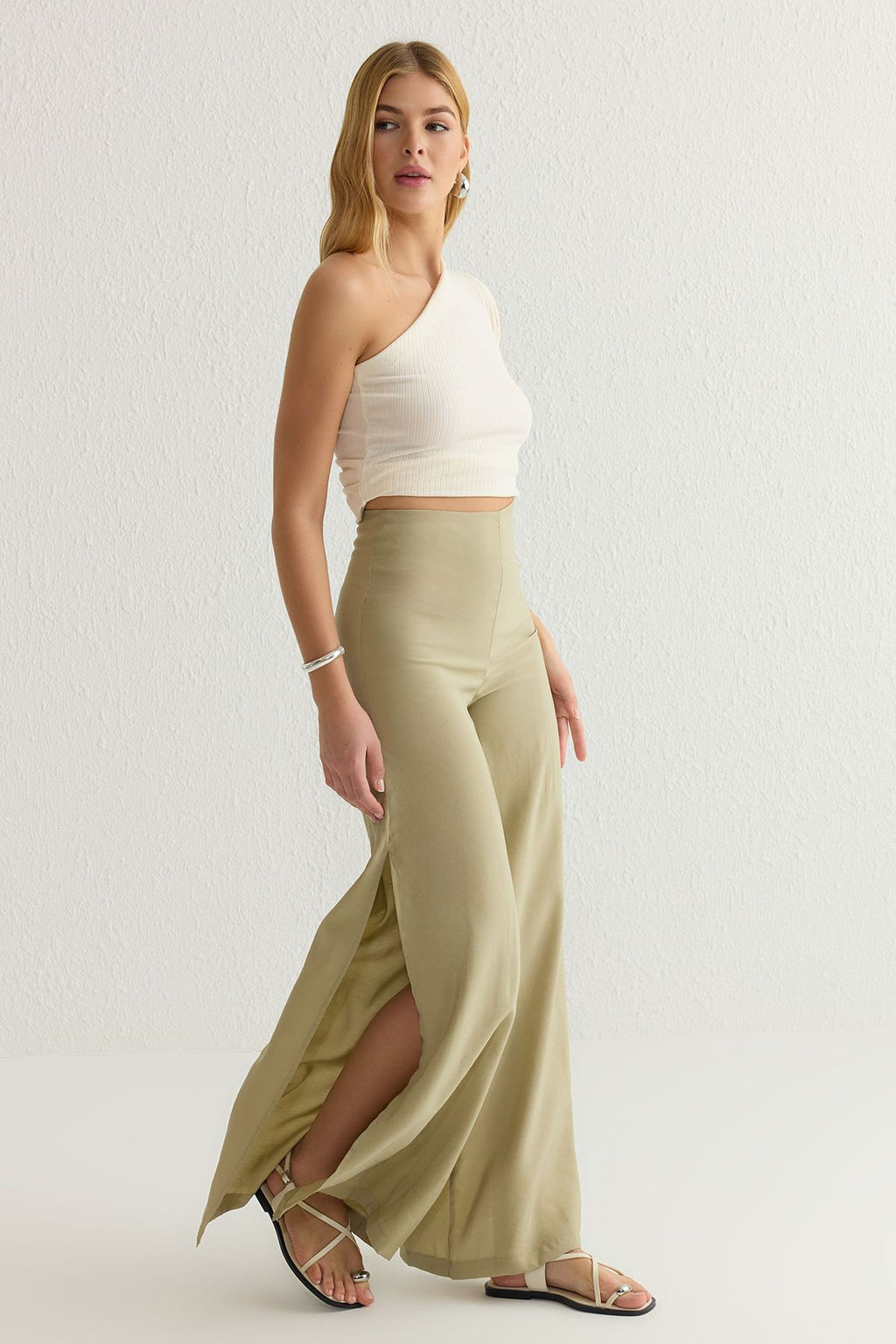 Mint Modal Wide Leg / Genis Paca Yuksek Bel Y?rtmacl? Dokuma Pantolon TWOSS25PL00006 Palazzo