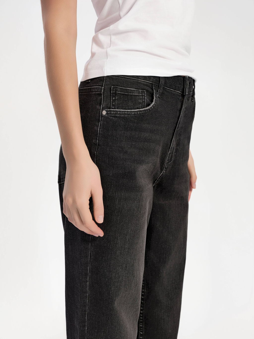 CONTE Чёрные джинсы Basic relaxed с эффектом потёртостей из eco-friendly денима CON-832 washed black - Conte elegant фото 4