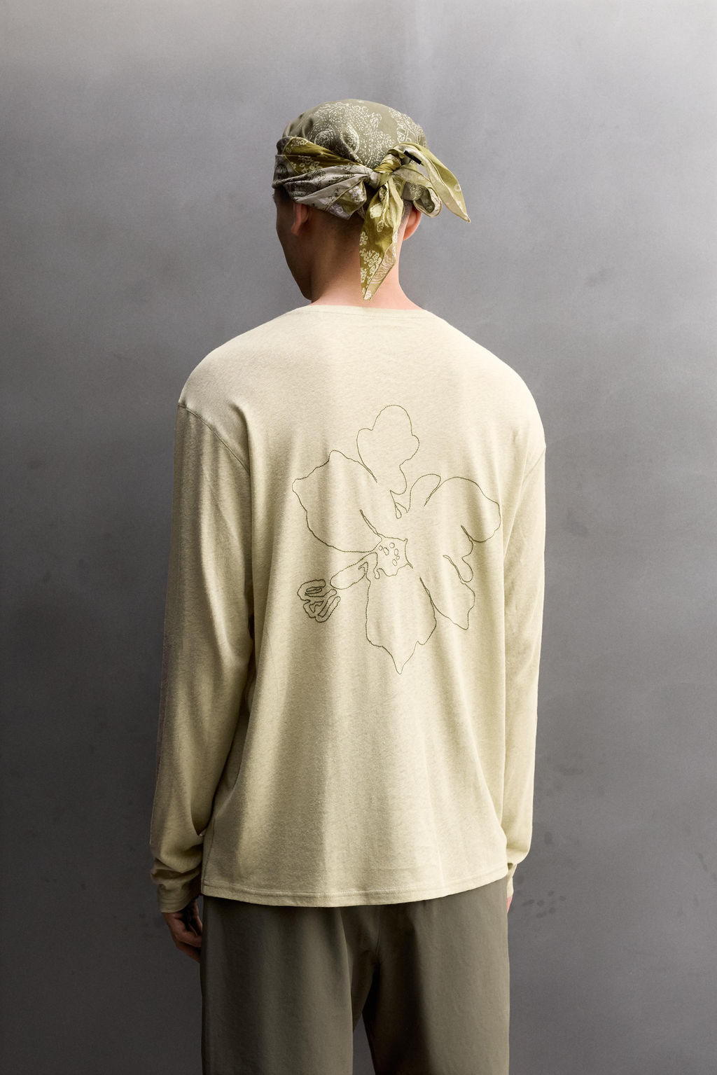 CAMISETA LIGERA LINO - ALGOD?N / verde lavado - Zara фото 3