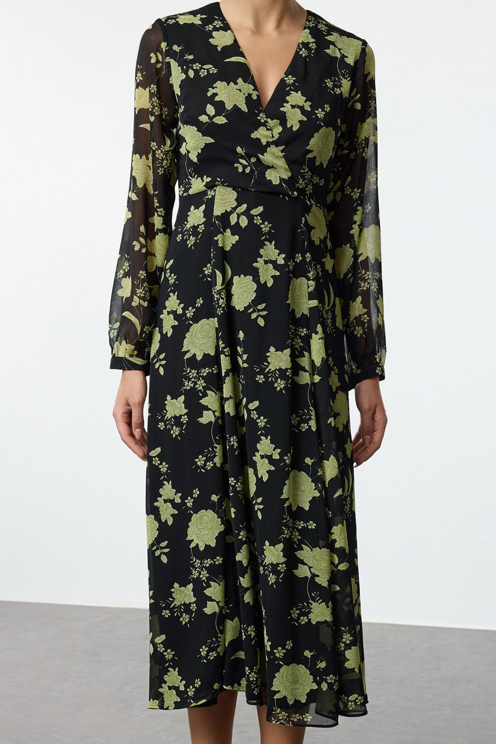 Trendyolmilla Siyah Cicek Desenli A Kesim Kruvaze Yaka Midi Dokuma Elbise TWOAW25EL00344 фото 3