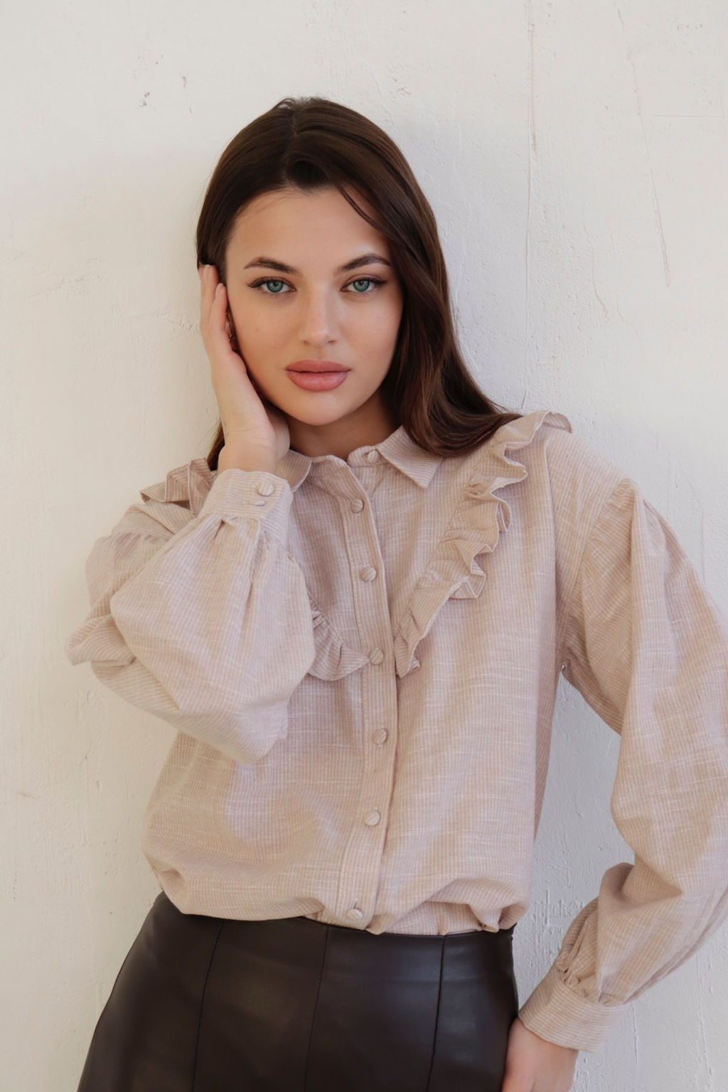 11070 Блуза с кокеткой и оборкой кремовая - Martichelli фото 8