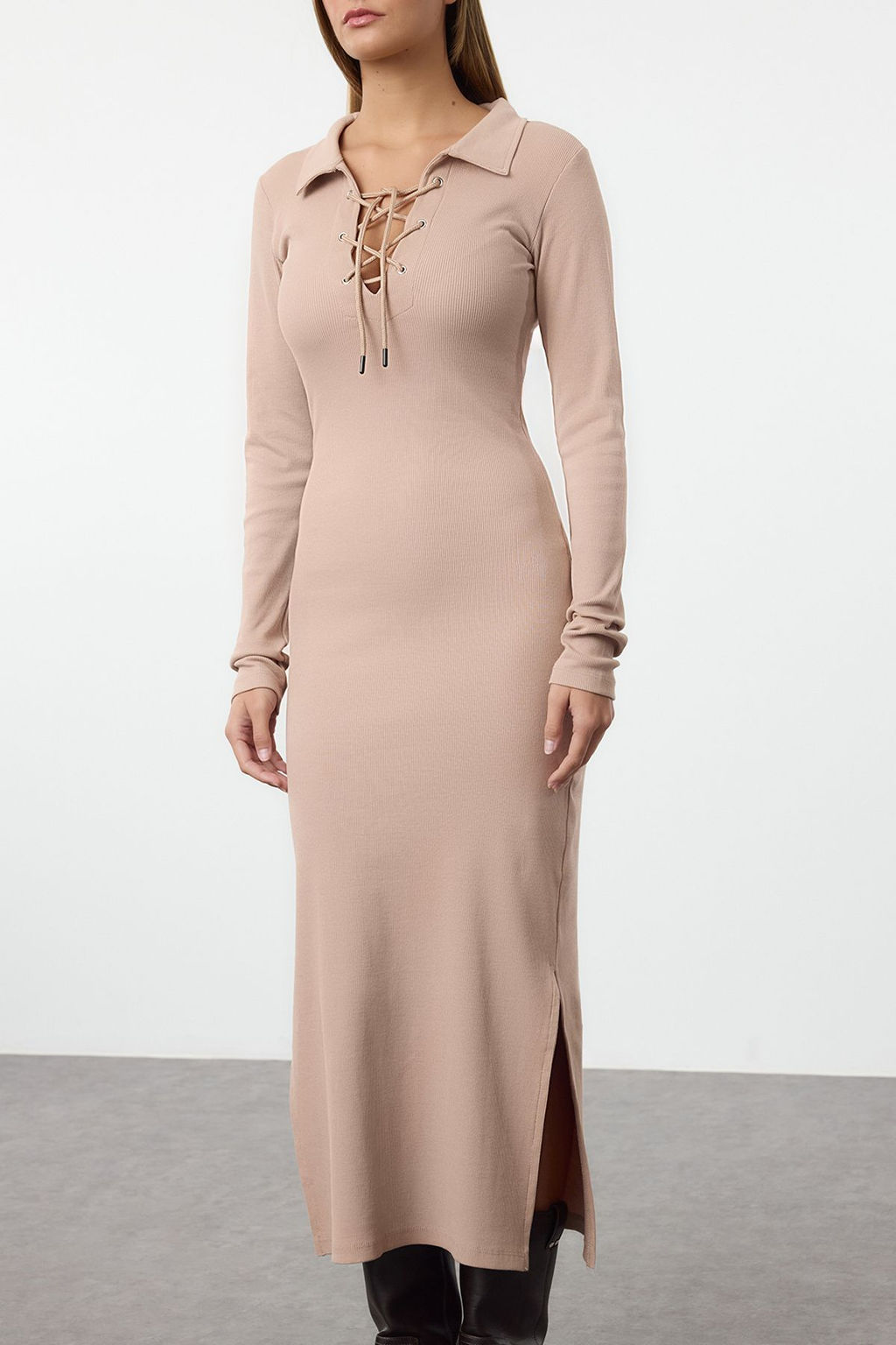 TRENDYOLMILLA Vizon Kusgozu Baglama Detayl? Vucuda Oturan Fitilli Esnek Midi Elbise TWOAW25EL00522 фото 4