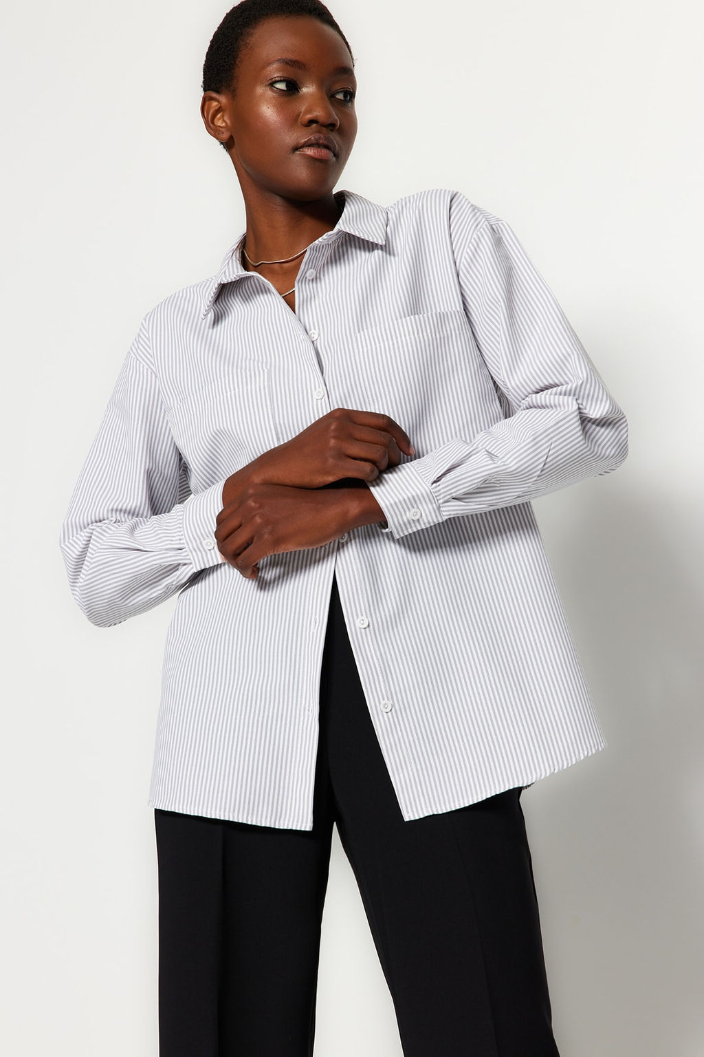 TRENDYOLMILLA Mavi Cizgili Cep Detayl? Oversize/Genis Kal?p Dokuma Gomlek TWOAW23GO00359