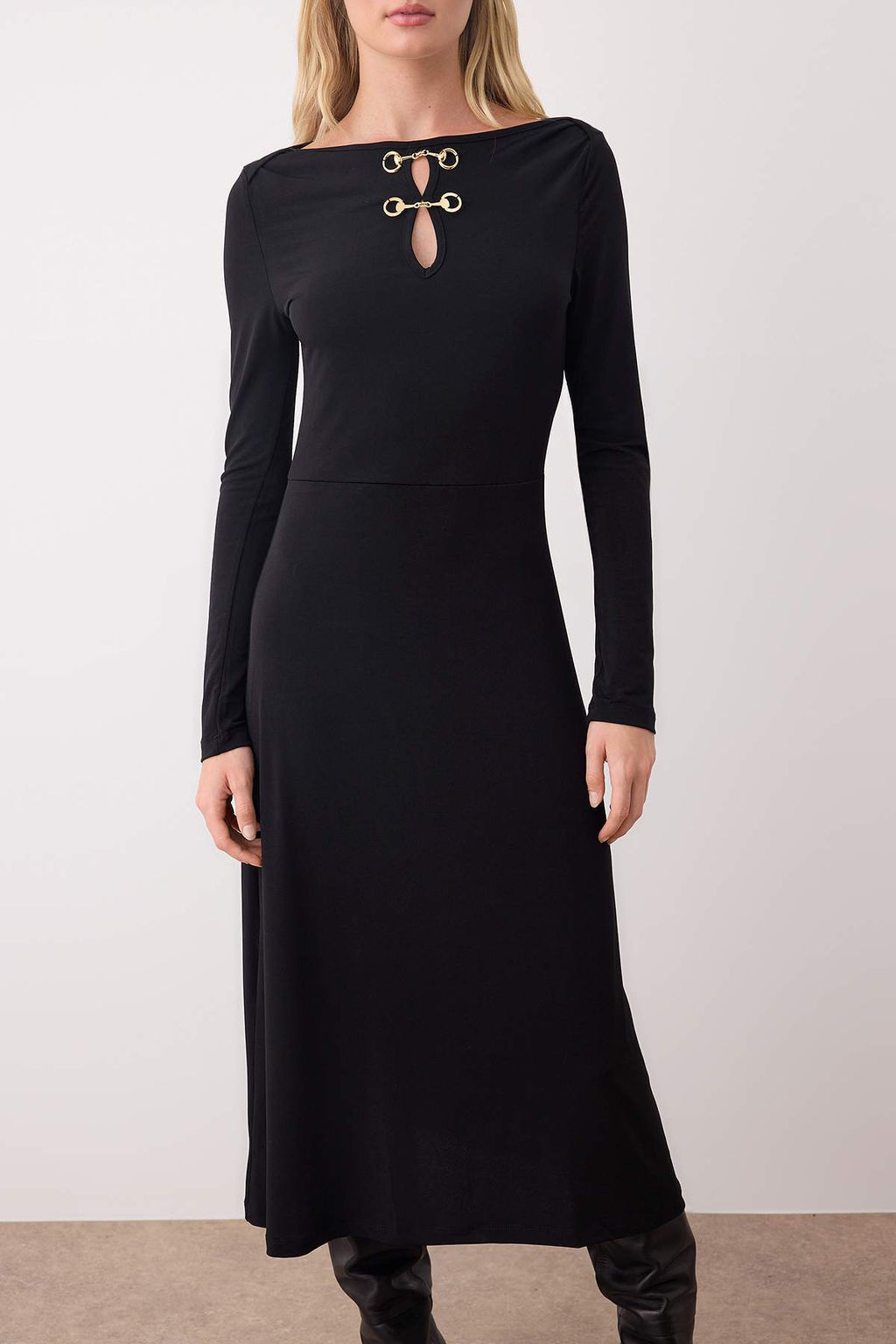 Siyah Aksesuar Detayl? Bodycon Maxi Esnek Orme Elbise TWOAW26EL00209 - Trendyolmilla фото 3