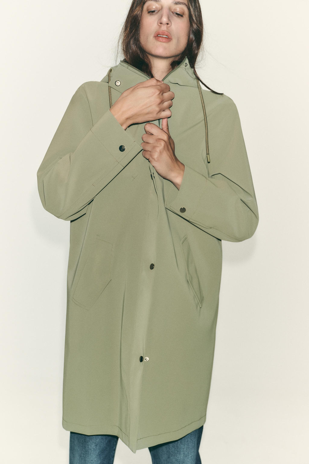 RUBBERISED HOODED JACKET - Zara фото 2