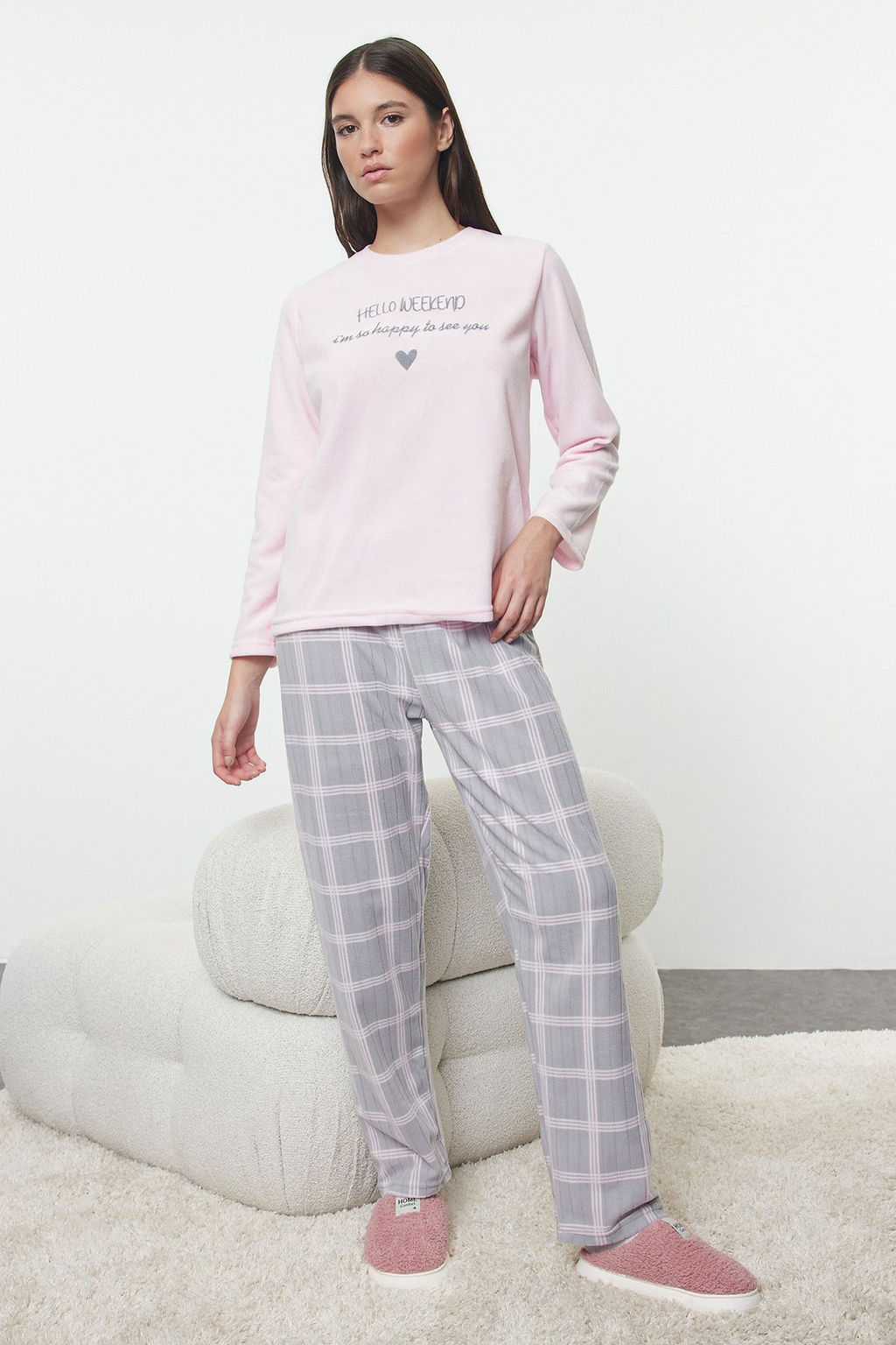 Trendyolmilla Pudra Ekoseli Slogan ve Kalpli Polar K?sl?k Orme Pijama Tak?m? THMAW25PT00124