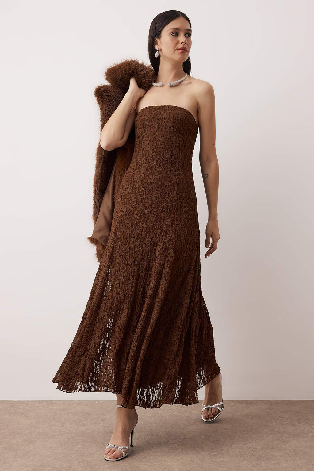 Kahverengi Duz Dantel Straplez Midi Astarl? Elbise TPRAW26EL00096