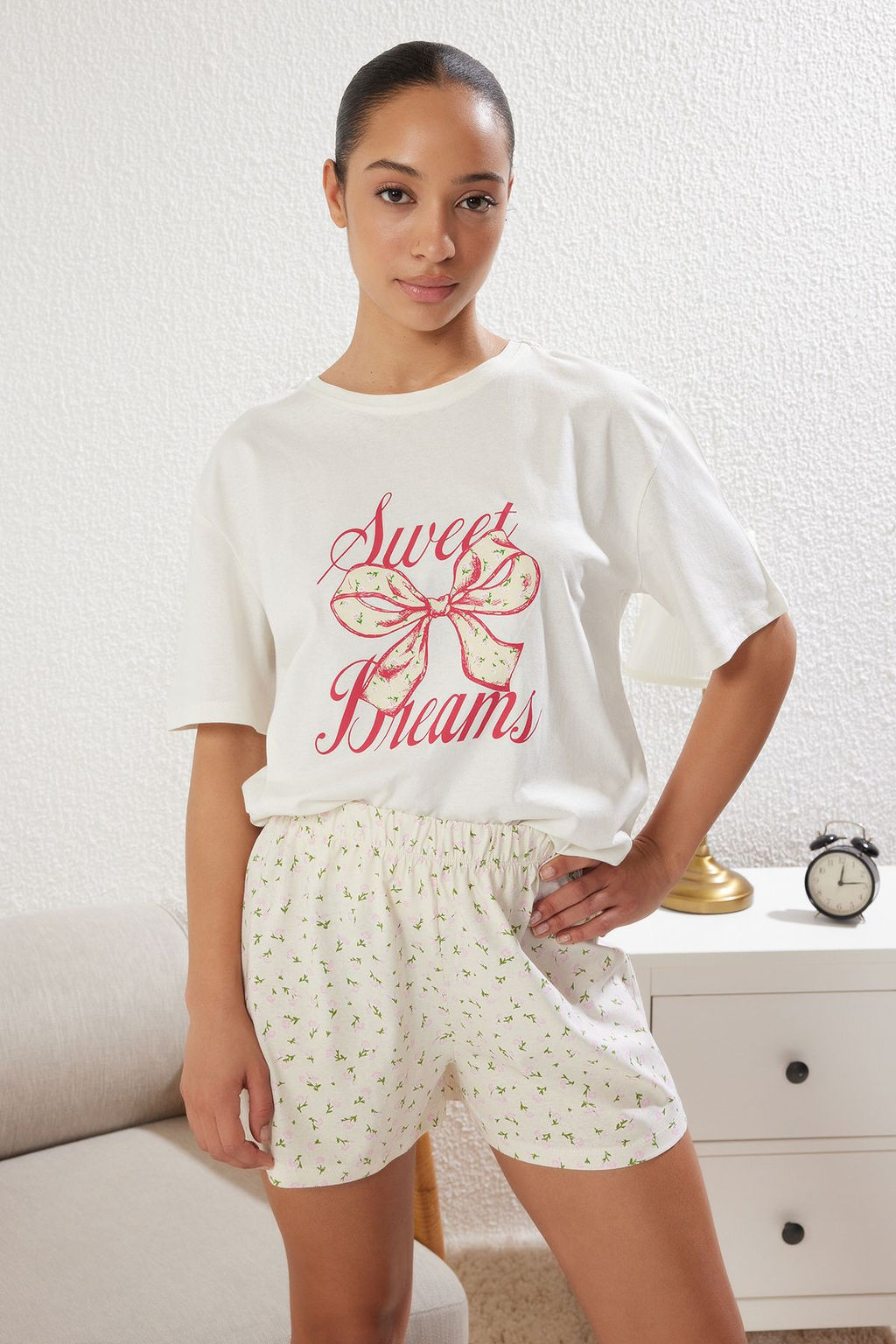 Trendyolmilla Ekru %100 Pamuklu Cicekli Kurdele/Fiyonk Bask?l? Sortlu Orme Pijama Tak?m? THMSS25PT00175 фото 2