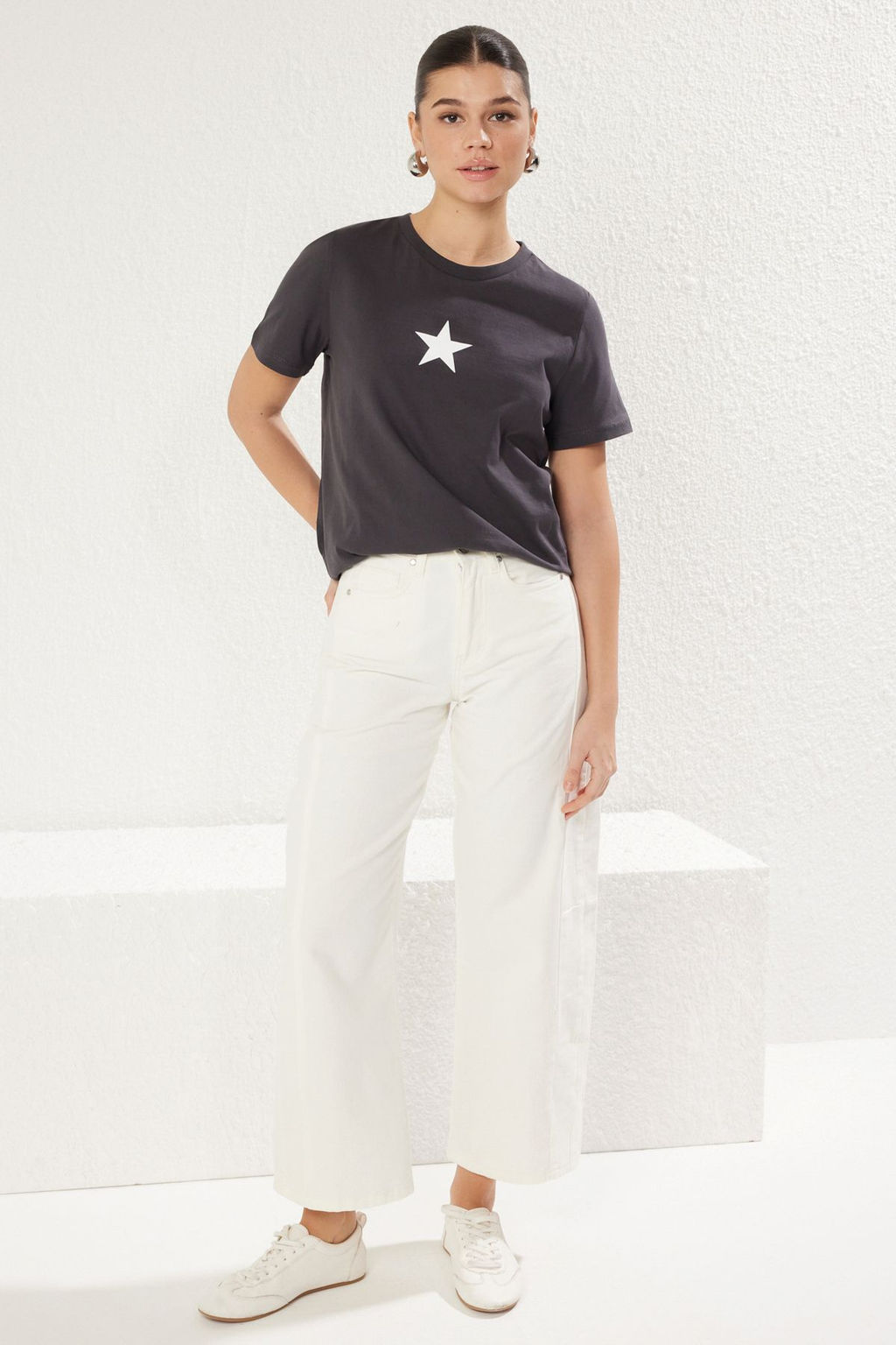 Antrasit %100 Pamuk Y?ld?z Bask?l? Regular/Normal Kal?p Bisiklet Yaka Orme T-Shirt TWOSS24TS00095