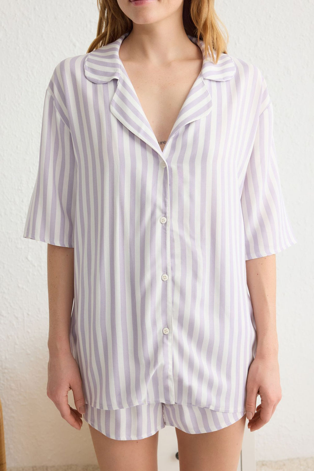 Trendyolmilla Pembe Cizgili Viskon Ustu Genis Kal?p Sortlu Dokuma Pijama Tak?m? THMSS21PT0179  фото 24