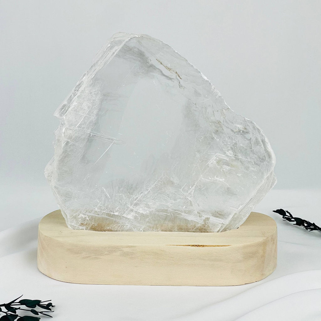 Срез Селенита на подставке - Радуга самоцветов фото 2