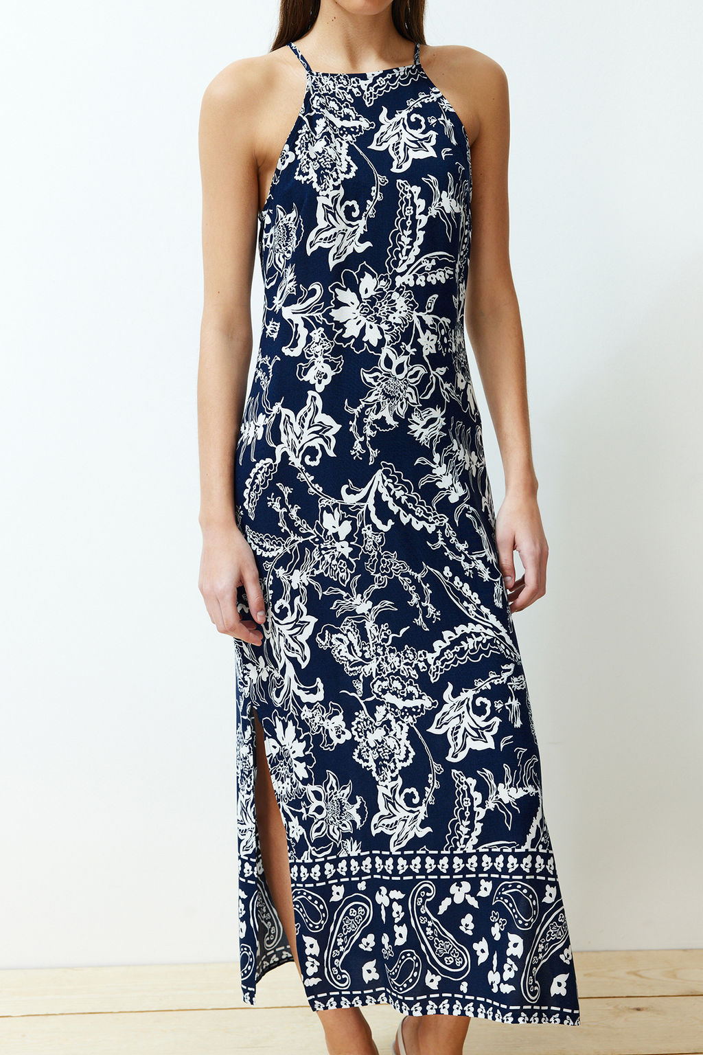 TRENDYOLMILLA Lacivert Cicekli Duz Kesim Viskon Maxi Dokuma Elbise TWOSS24EL00524  фото 5