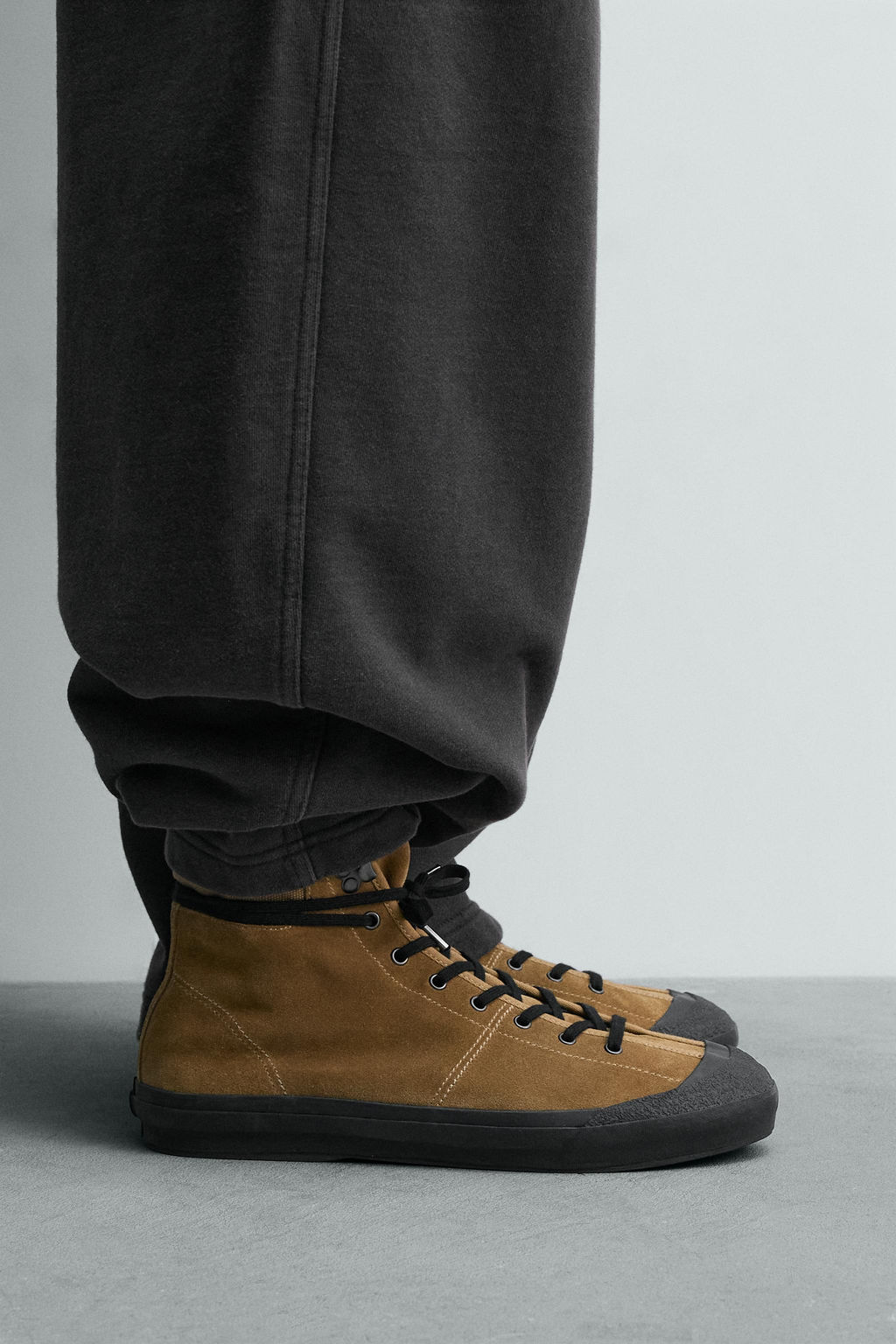 LEATHER HIGH-TOP TRAINERS LIMITED EDITION - Zara фото 2