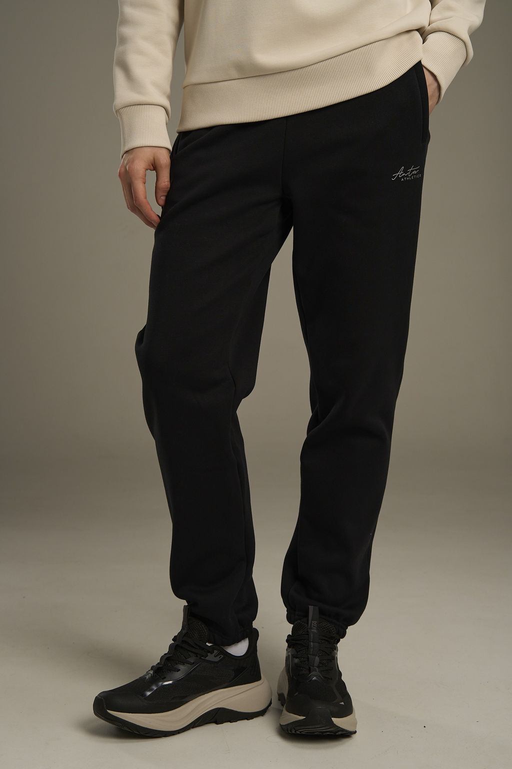 Брюки трикотажные утепленные Черный ANTA TRN Knit Track Pants фото 3