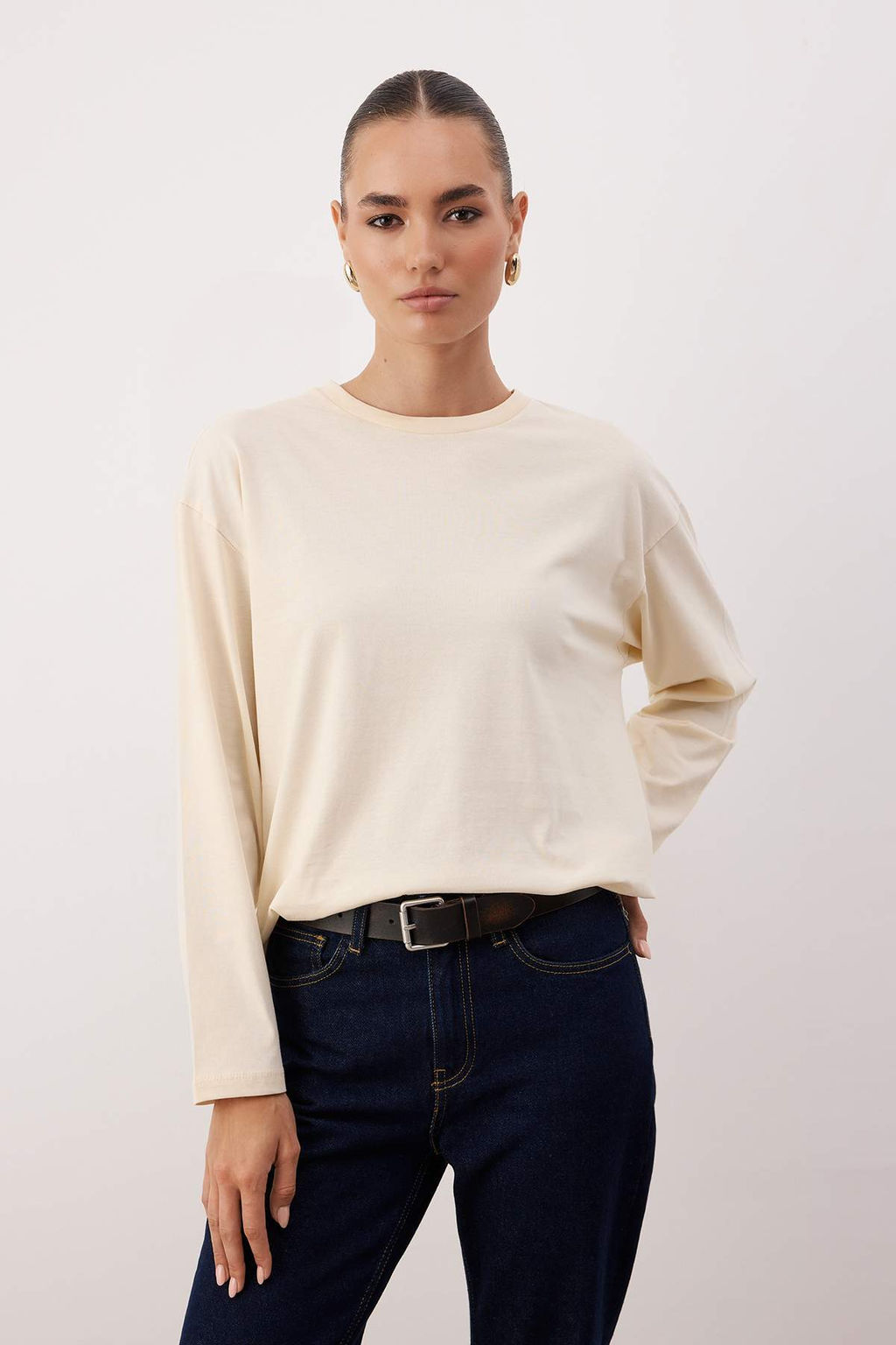 TRENDYOLMILLA Siyah-Beyaz 2li Paket %100 Suprem Oversize/Genis Kesim Orme T-Shirt TWOAW25TS00004  фото 26