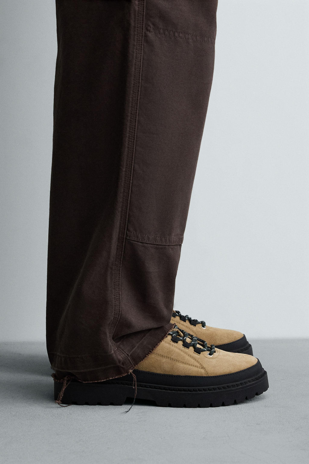 CONTRAST LEATHER SHOES