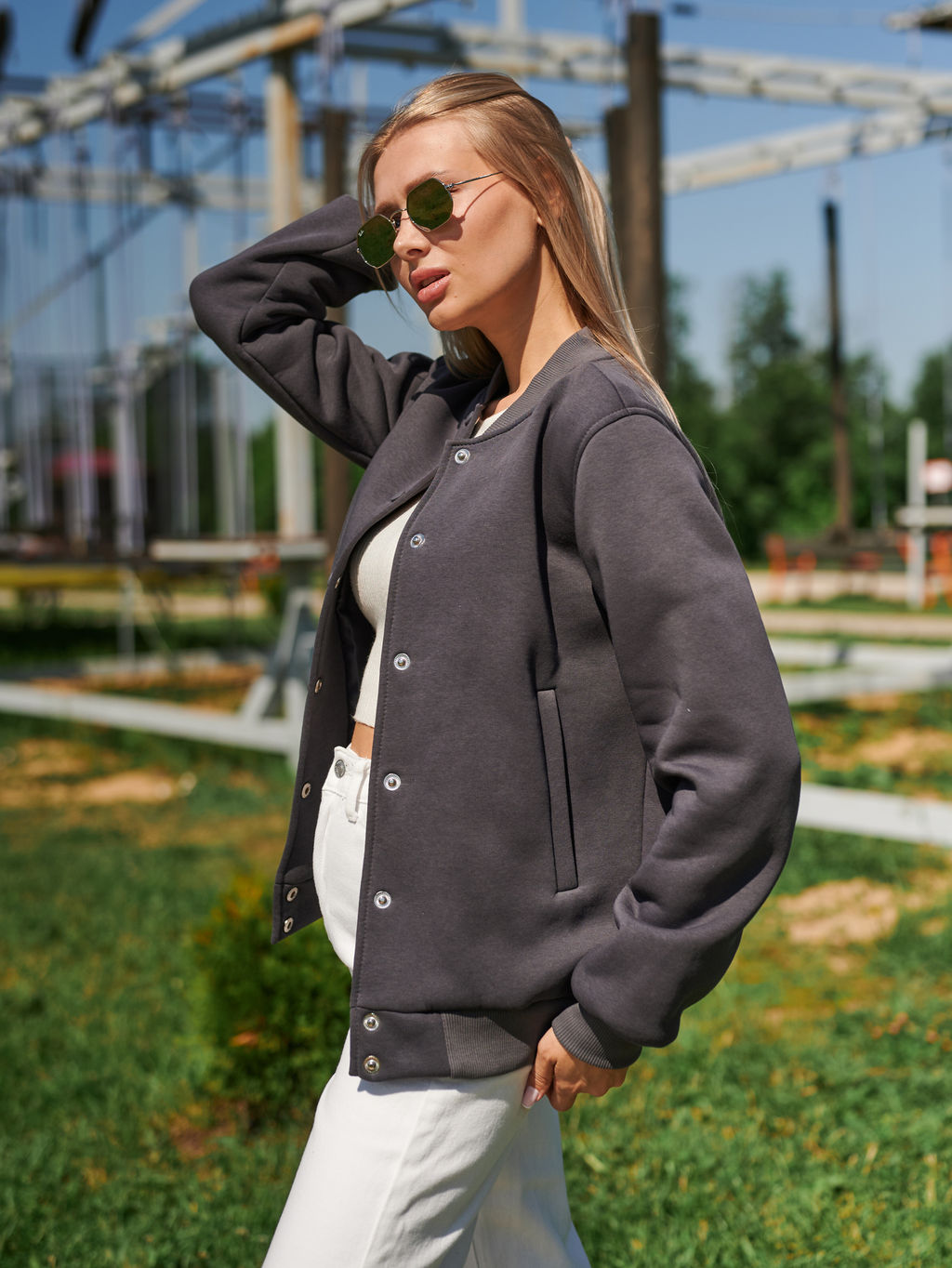 Бомбер серый