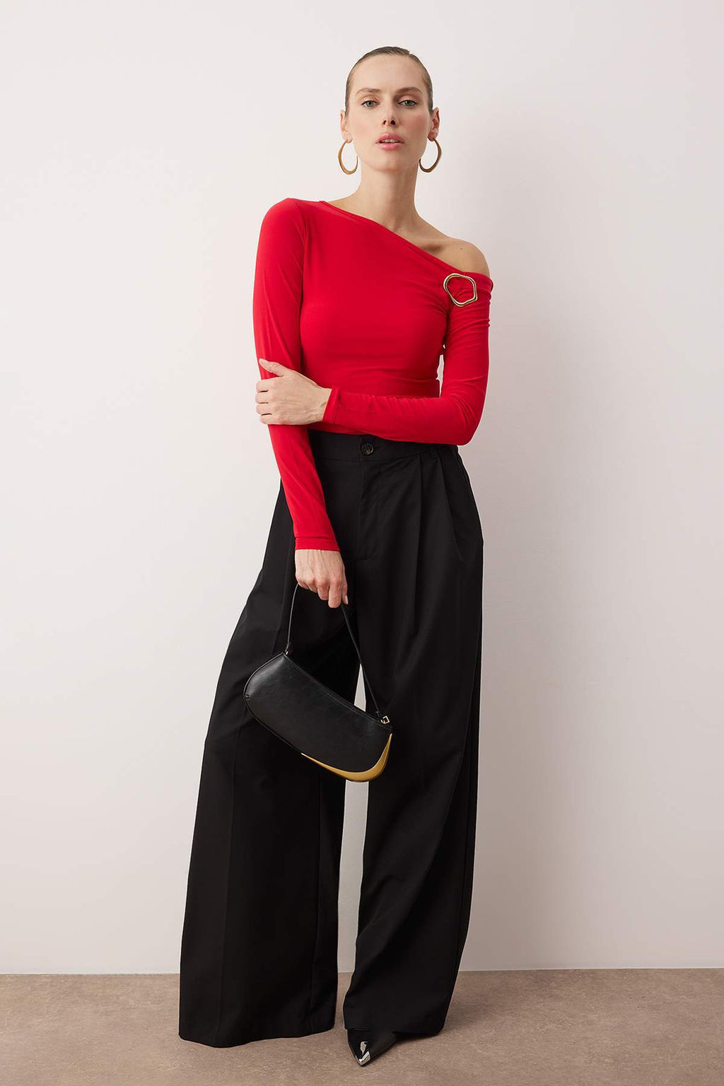 Siyah Fitted/Vucuda oturan Aksesuar Detayl? Asimetrik Yaka Esnek Orme Bluz TWOAW26BZ00075 - Trendyolmilla фото 24