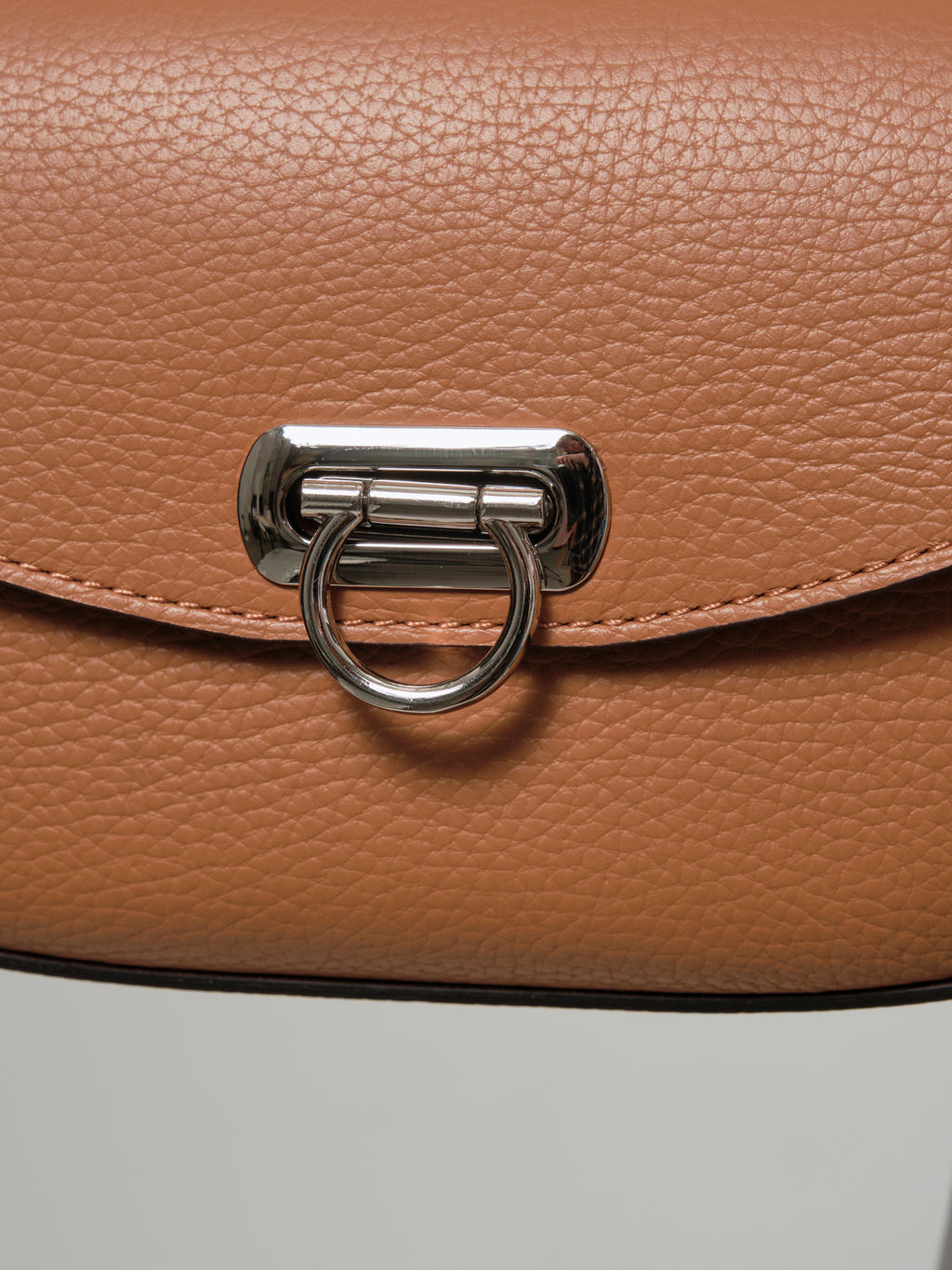 Сумка кожаная на плечо Azaro 31049 коричневый лист