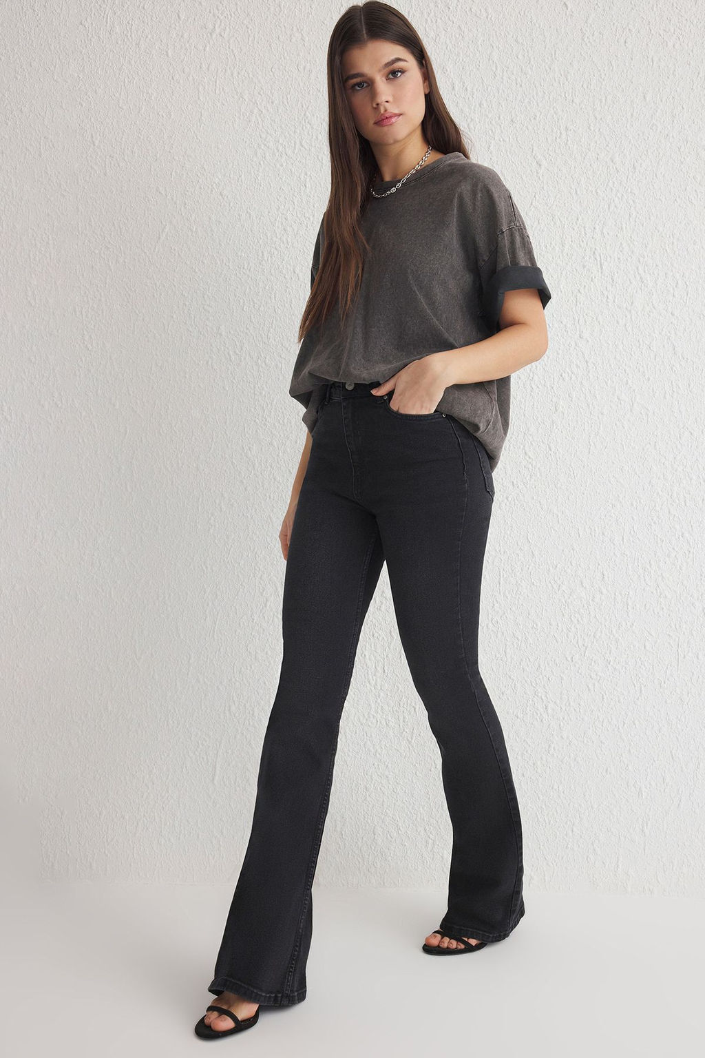 TRENDYOLMILLA Siyah Yuksek Bel Flare Jeans TWOSS25JE00110  фото 2