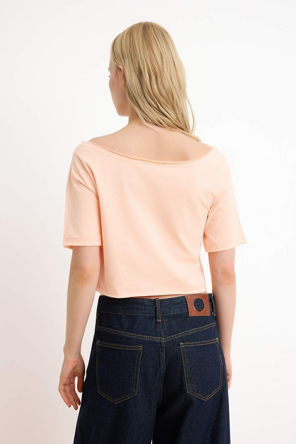 Trendyolmilla Siyah-Beyaz 2li Paket %100 Pamuk Asimetrik Kay?k Yaka Crop Orme T-Shirt TWOSS25TS00194  фото 16