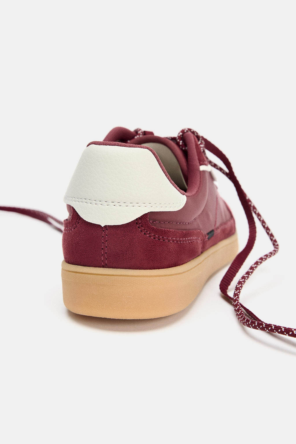 CONTRAST TRAINERS
