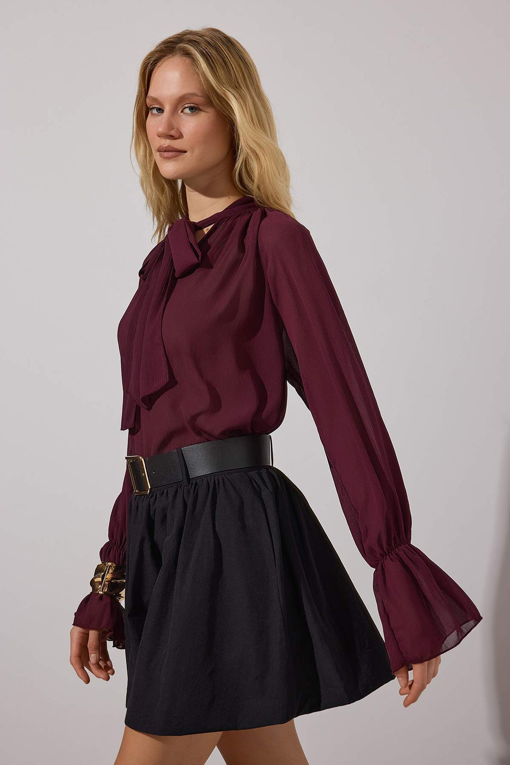 Limited Edition Koyu Bordo Boyundan Baglamal? Astars?z Transparan Dokuma Party Bluz TPRAW26BZ00025