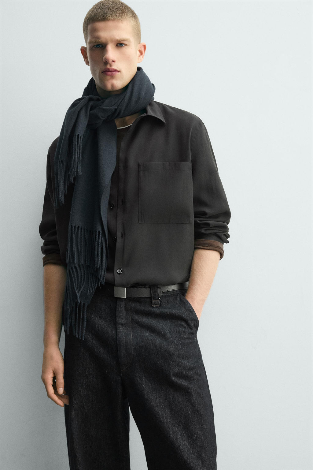 CAMISA FLUIDA BOLSILLO / Negro