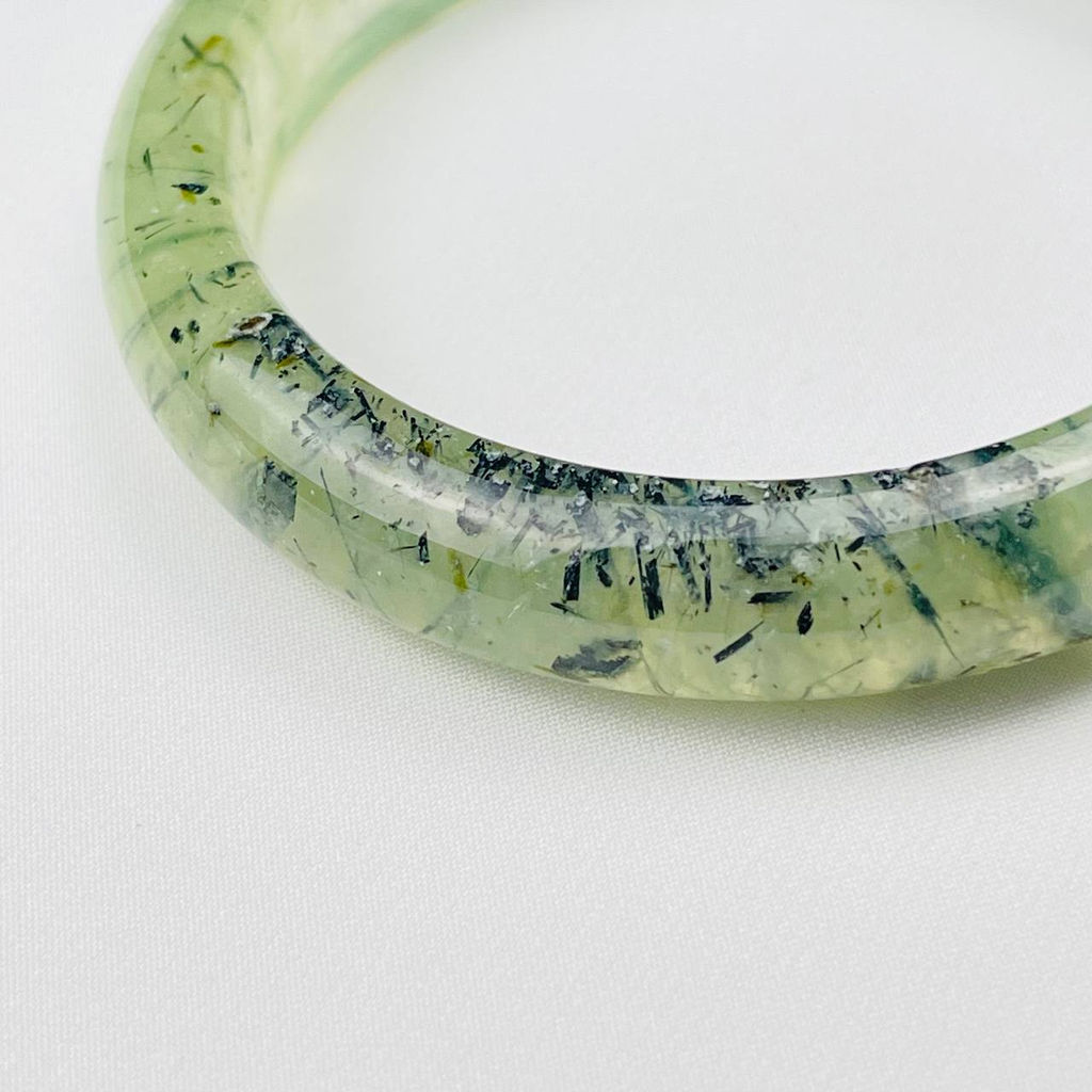 Браслет цельный из Пренита