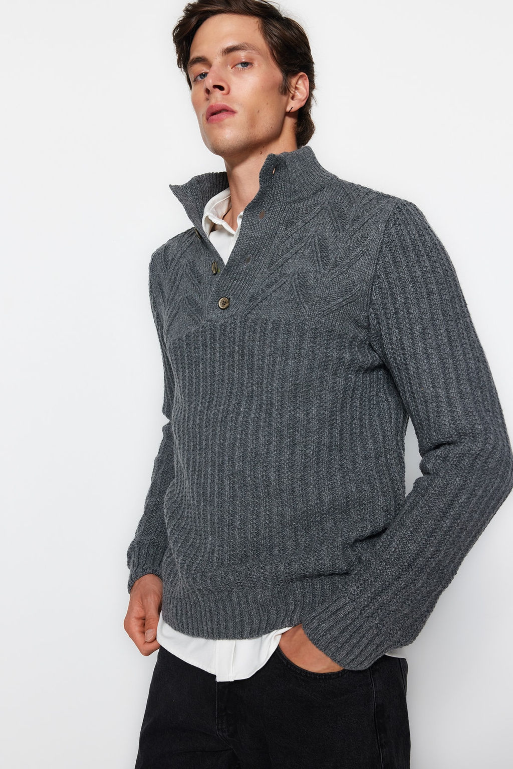 TRENDYOL MAN Ekru Unisex Regular Fit Yunlu Yar?m Bal?kc? Dugmeli Triko Kazak TMNAW22KZ0327