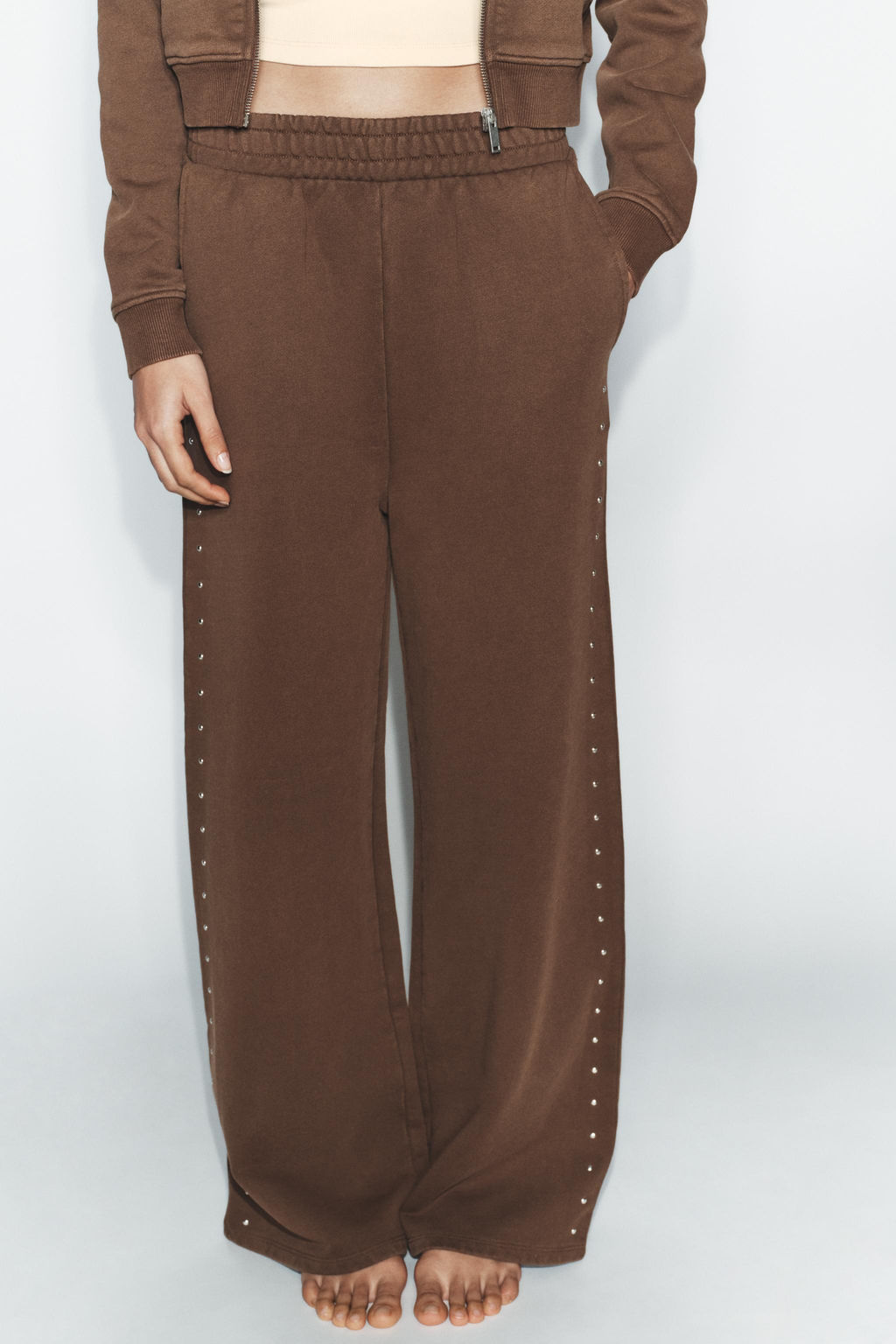 WASHED-EFFECT FLEECE TROUSERS WITH STUDS - Zara фото 9