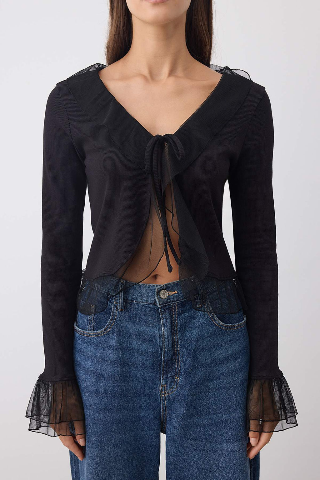 Siyah Tul Garni Detayl? F?rf?rl? V Yaka Baglama Detayl? Crop Esnek Orme Bluz TWOAW26BZ00230 - Trendyolmilla фото 3