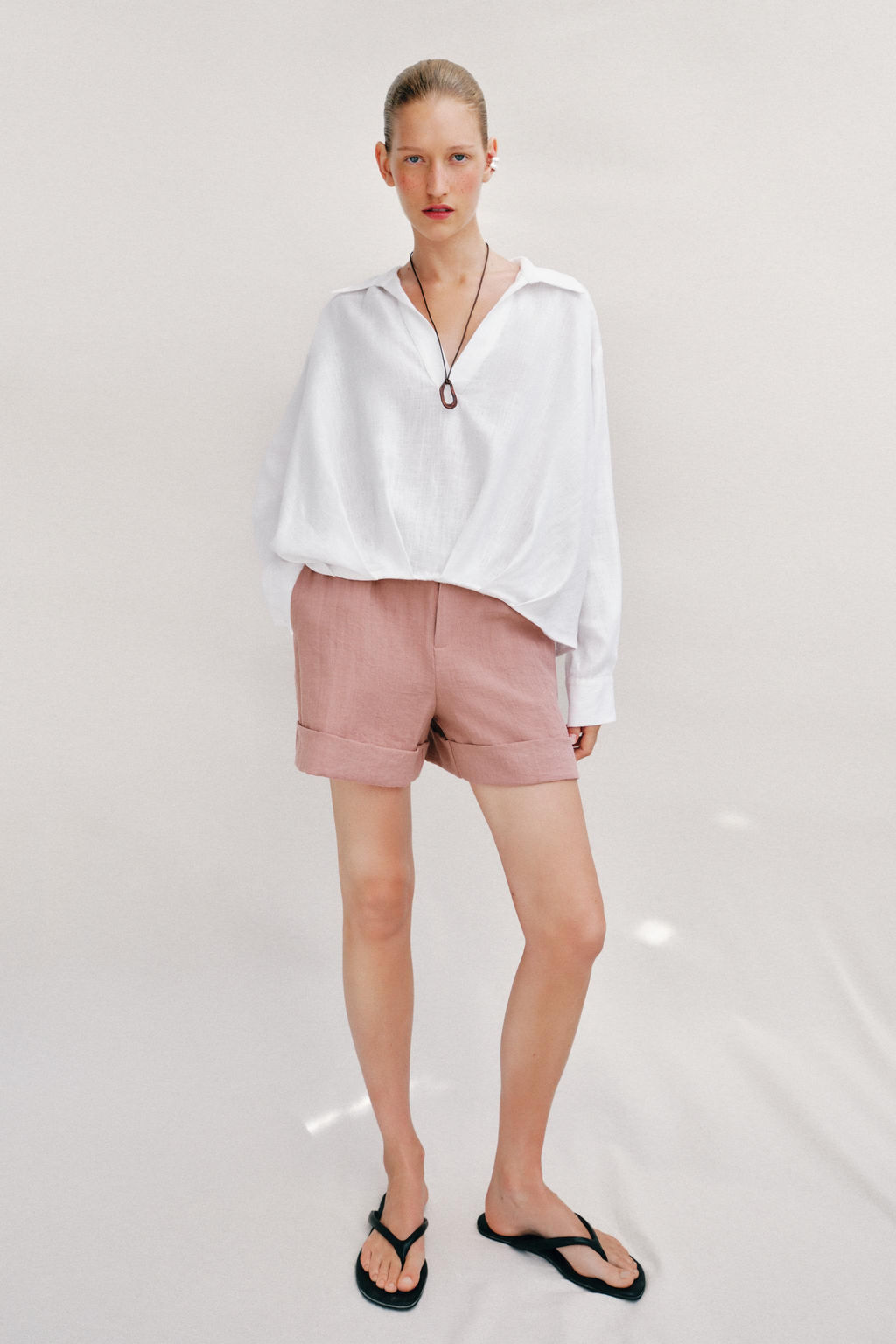 CAMISA CON LINO BAJO ABULLONADO / Blanco